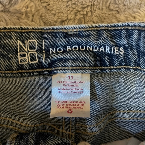 Women’s size 11 (juniors) No Boundaries jean shorts - Picture 3 of 3
